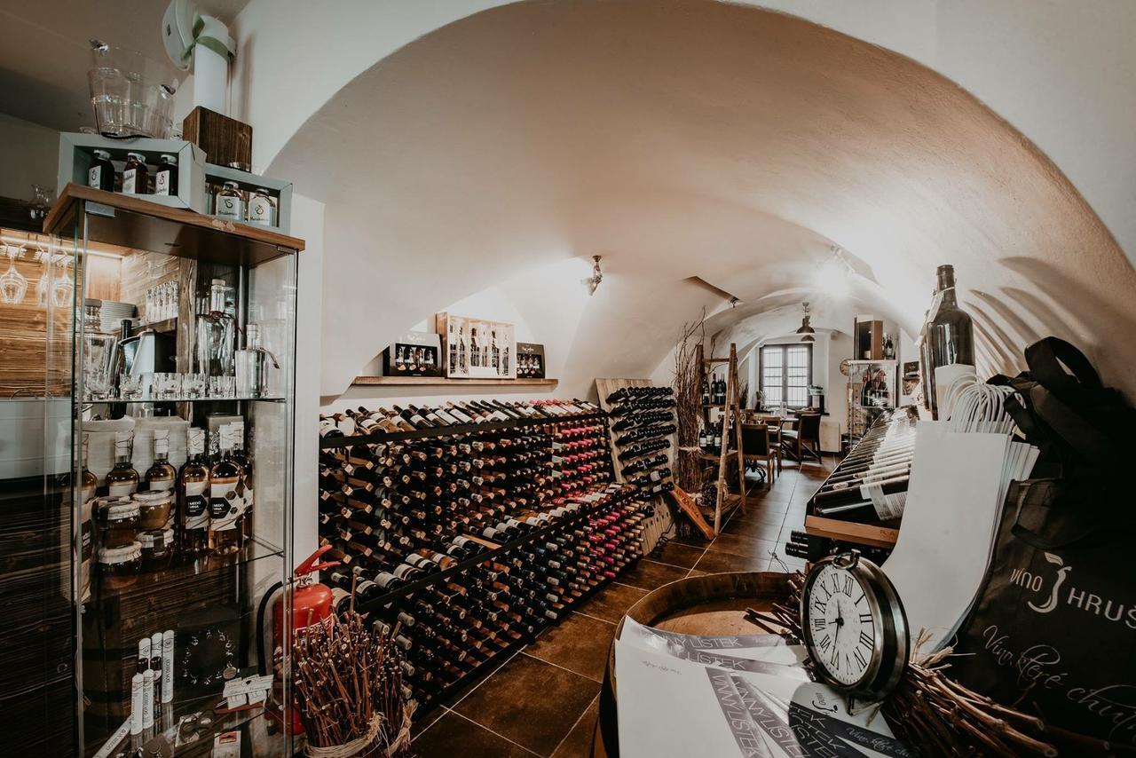 Penzion Vino Hruska Pardubice Luaran gambar
